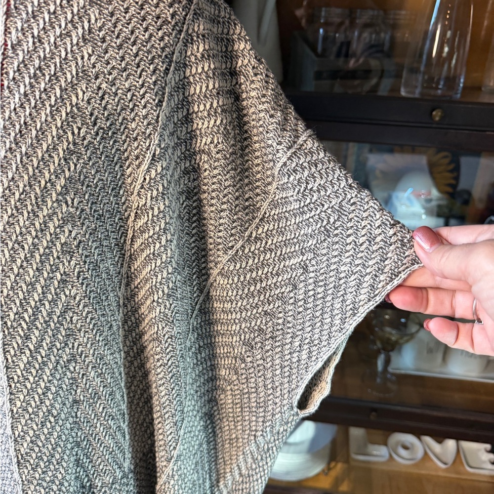 Eight Eight Eight Gray Marled Open Front Knit Poncho Sweater Plus Size 1X - Picture 3 of 7